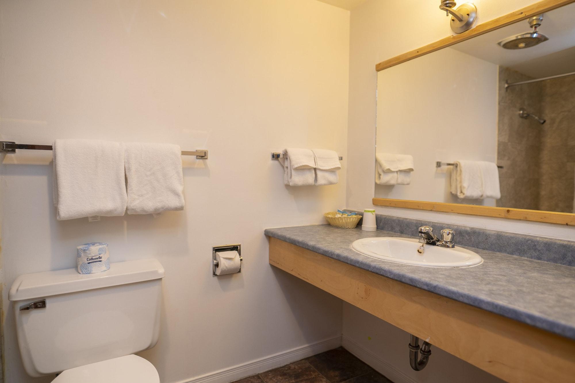 Canadas Best Value Inn- Riverview Hotel Whitehorse Eksteriør billede