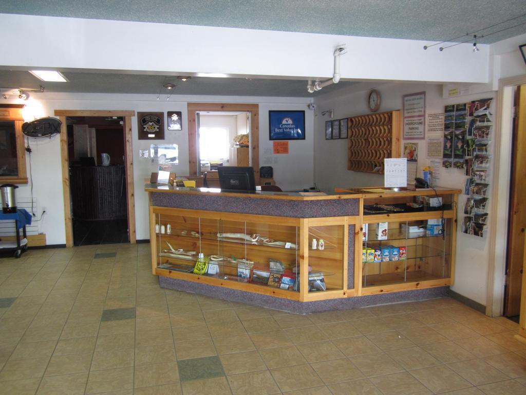 Canadas Best Value Inn- Riverview Hotel Whitehorse Eksteriør billede