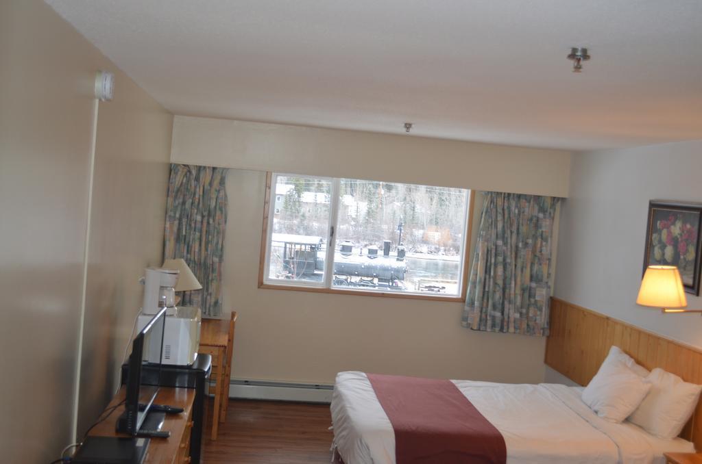 Canadas Best Value Inn- Riverview Hotel Whitehorse Eksteriør billede